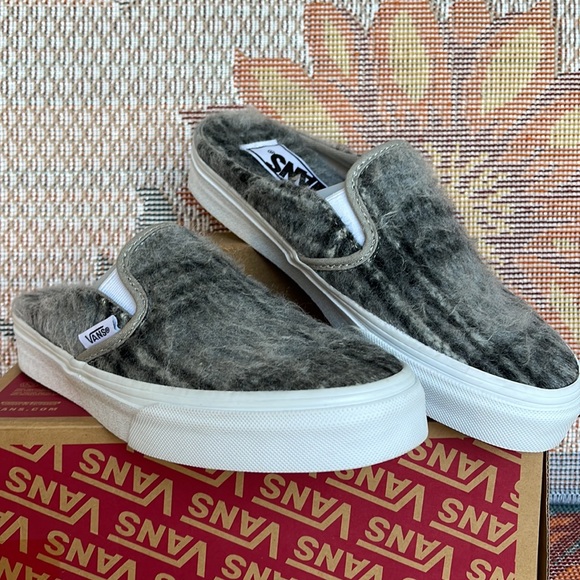 Vans WMNS Classic Slip-On Mule
(Soft Plaid Gray/True white
VN0A4P3U809
Sneakers - Picture 5 of 16